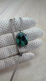 smaragd stein anhänger naturbelassen mit lederband edelstein schmuck stein anhänger smaragd naturstein schmuck von wonderworks emerald pendant