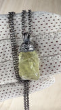 handmade grünquarz rohstein kette mit edelstahlkette edelstein anhänger naturstein schmuck von wonderworks grüner quarz roh