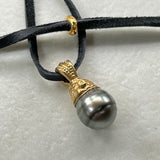 tahiti perle barock anhänger vergoldet mit lederhalsband, grosse antrazitfarbene tahitit perle