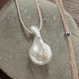 weisse grosse barocke perle anhänger barocke perle mit schmuckkordel perlen anhänger und kette