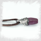 handmade rubin kristall anhänger silber mit lederhalsband stein anhänger rubin naturstein schmuck von wonderworks rubin indien silber anhänger