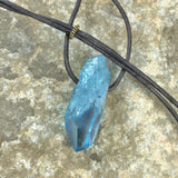 handmade aqua aura bergkristall quarz anhänger mit lederhalsband aqua aura stein anhänger naturstein schmuck von wonderworks aqua aura schmuck
