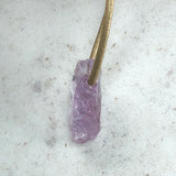 roher lavendel amethyst stein anhänger mit lederband kristall stein anhänger am lederhalsband