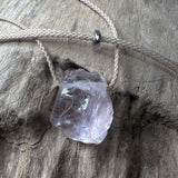 roher lavendel amethyst stein anhänger mit lederband kristall stein anhänger an schmuckkordel