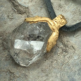 handmade bergkristall doppelender kristall anhänger naturbelassen mit lederband edelstein schmuck stein anhänger naturstein schmuck von wonderworks berkristall Himalaya am lederband