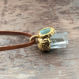 handmade aquamarin kristall gold anhänger mit lederband edelstein schmuck Aquamarin stein anhänger am lederhalsband  natursteinschmuck von wonderworks