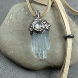 handmade aquamarin kristall  silber anhänger mit lederband edelstein schmuck Aquamarin stein anhänger am lederhalsband  natursteinschmuck von wonderworks