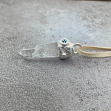 handmade bergkristallspitze transparenter kristall anhänger poliert mit aquamarin mit lederband edelstein schmuck stein anhänger naturstein schmuck von wonderworks berkristall brasilien silber