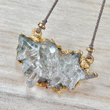 bergkristall kluster schweiz kristall  vergoldet mit schmuckkordel