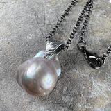 hellgraue barocke perle anhänger, grosse barocke perle mit edelstahlkette