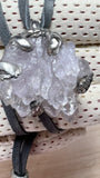 bergkristall kluster brasilien kristall mit Hirschlederband